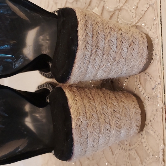 Daisy Fuentes Rory Black Wedge Sandals, Size 8.5 - Picture 8 of 14